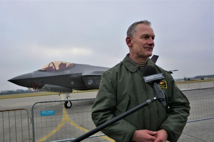 Gen. Dennis Luyt, dowódca holenderskich sił powietrznych podczas Media Day w 22.BLT w Malborku (fot. kpr. Joanna Wlazło)