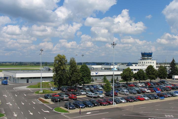 Port Lotniczy Katowice w roku 2004 (fot. Piotr Komander)2