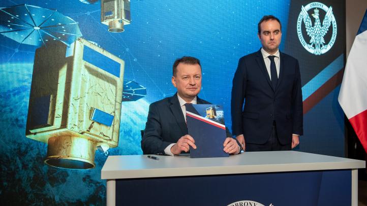 Podpisano umowę na dostawę 2 satelitów obserwacyjnych wraz ze stacją odbiorczą dla Wojska Polskiego (fot. Maciej Nędzyński, CO MON)