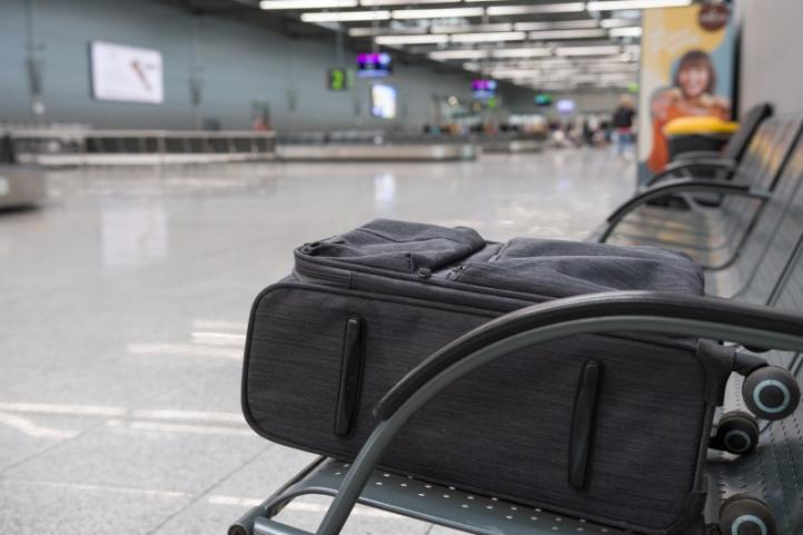 Bagaż pozostawiony bez opieki w terminalu Portu Lotniczego Katowice (fot. Śląski OSG)