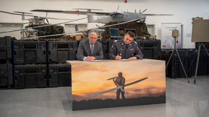 Podpisano pierwszą umowę wykonawczą na dostawy bezzałogowców FlyEye (fot. Ministerstwo Obrony Narodowej)