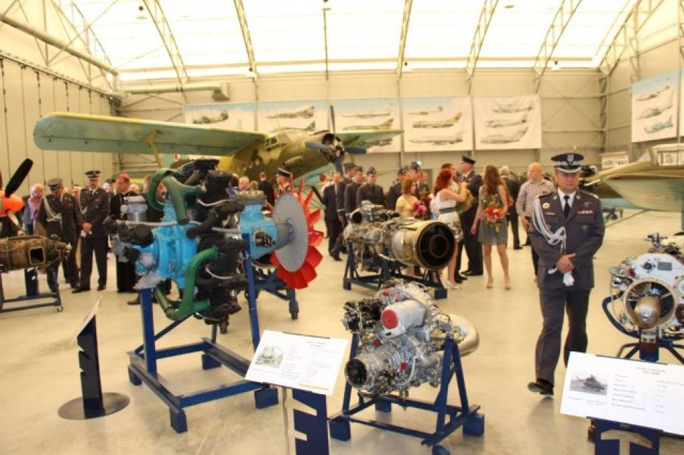 Uroczystość otwarcia wystawy silników lotniczych