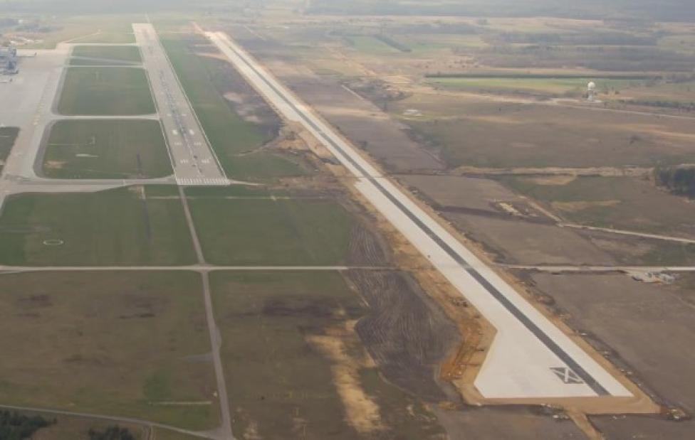 budowana droga startowa na lotnisku Katowice-Pyrzowice