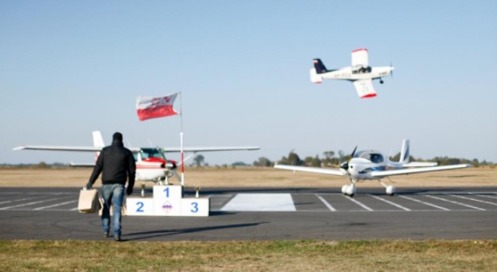 III Poznańskie Zawody Samolotowe w Celności Lądowania, Bednary 2015 (fot. Wojciech Cwojdziński)