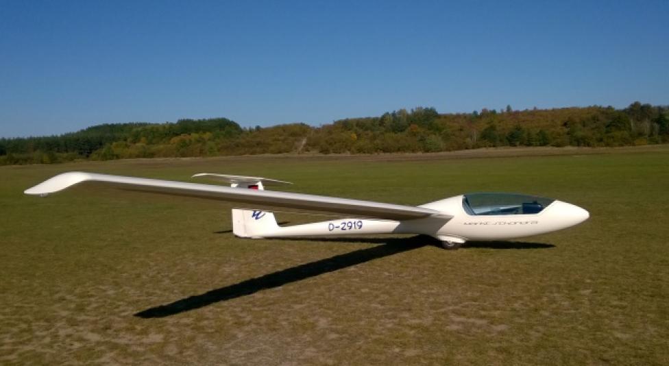Nowy szybowiec Astir II w Aeroklubie Nadwiślańskim (fot. lisie.pl)