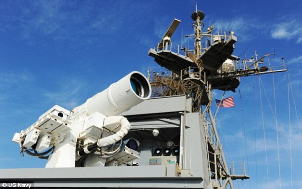 Urządzenie o nazwie ATHENA (Advanced Test High Energy Asset) zestrzeliło 5 bezzałogowych maszyn (fot. US Navy)