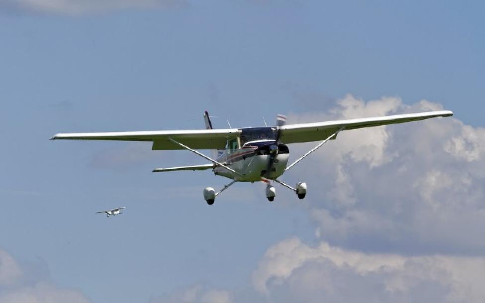 Samoloty Cessna na podejściu do lotniska