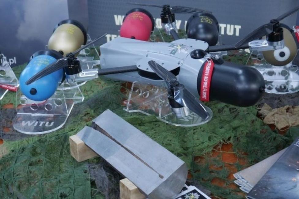 Kontrakty Belmy na dostawę głowic bojowych do dronów (fot. Krzysztof Wilewski)