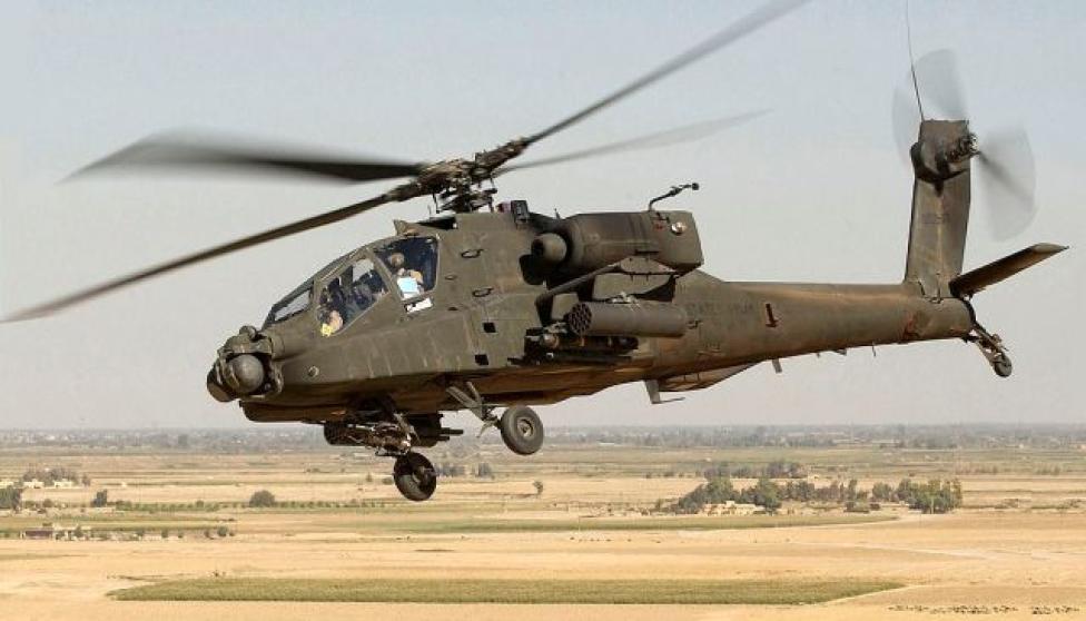 AH-64 (fot. "Photo Courtesy of U.S. Army"/Tech. Sgt. Andy Dunaway/Domena publiczna/Wikimedia Commons)