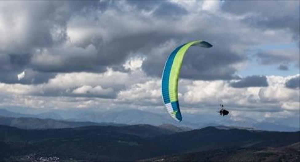 Adam Grzech - paralotnia (fot. Triple Seven Paragliders)