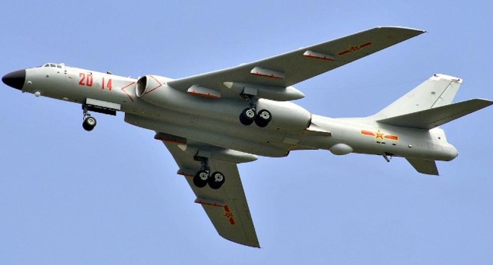 Bombowiec H-6K Chińskich Sił Powietrznych (fot. sinodefence.com)