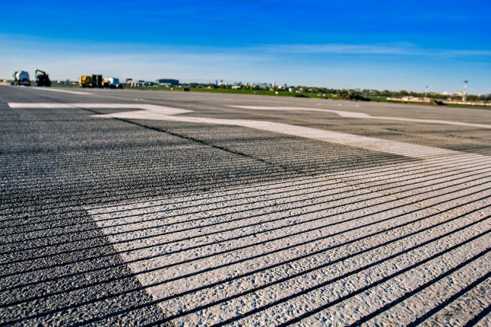 Prace modernizacyjne na pasie startowym Lotniska Chopina zakończone zgodnie z harmonogramem (fot. Lotnisko Chopina)