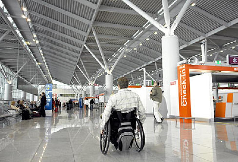 Niepełnosprawni w podróży samolotem (fot. Piotr Stanisławski/niepelnosprawni.pl)