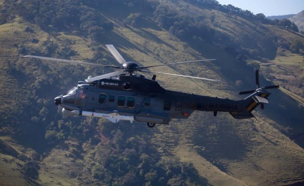 H225M Brazylii w morskiej konfiguracji bojowej (fot. Eny Miranda/Airbus Helicopters)