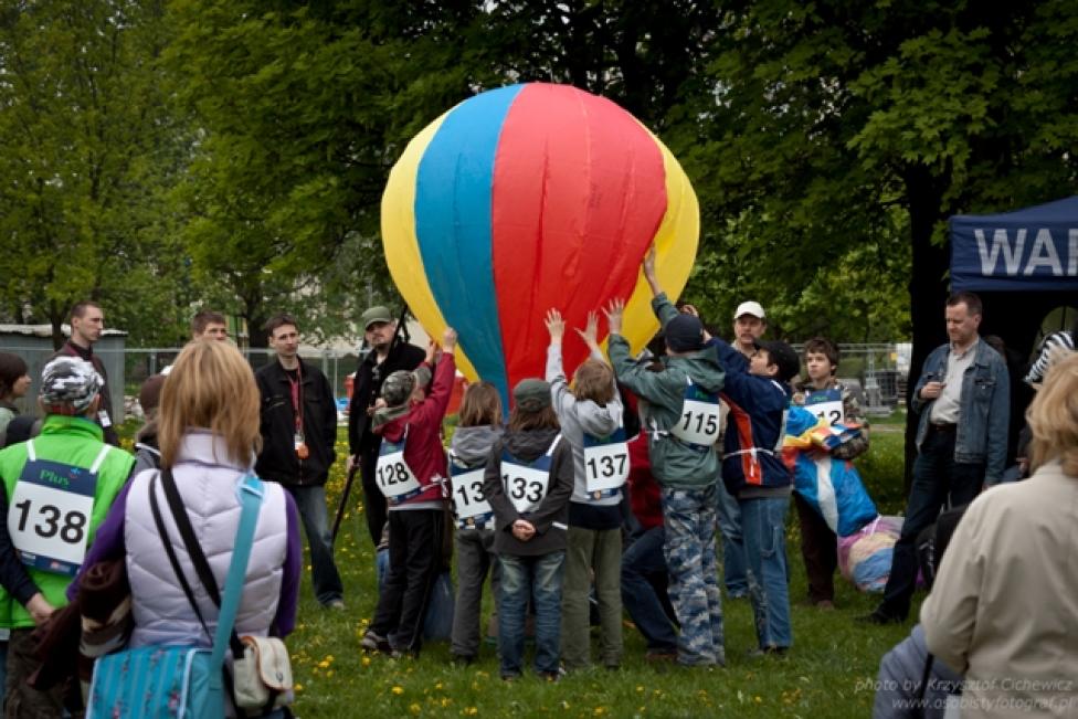 Konkurencja modeli balonów na ogrzane powietrze (fot. komisjamodelarskaap.pl)