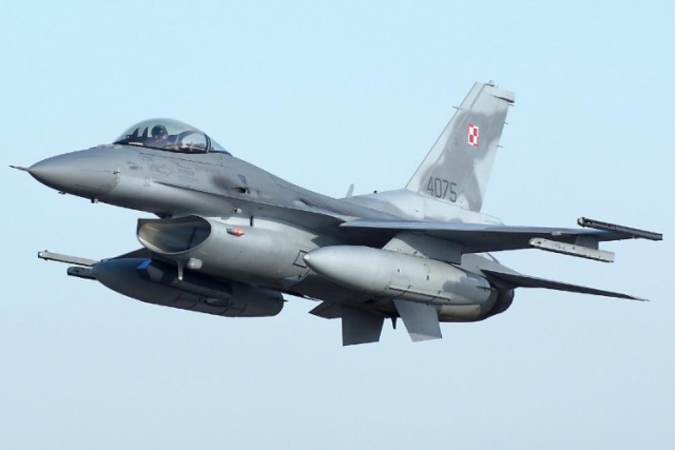 F-16 (fot. 32blot.wp.mil.pl)