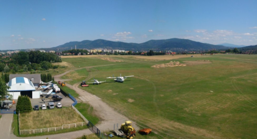 Panorama z płyty lotniska Aeroklubu Bielsko-Bialskiego (fot. epba.pl)