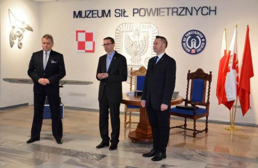 Przekazanie obowiązków dyrektora Muzeum Sił Powietrznych w Dęblinie (fot. muzeumsilpowietrznych.pl)