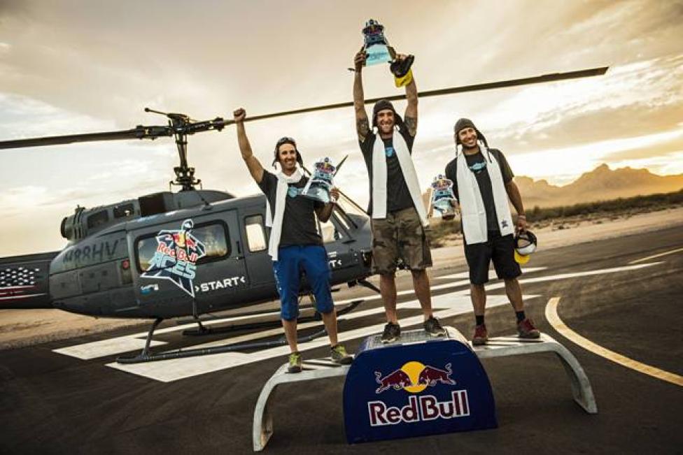 Na podium od lewej: Will Kitto (USA), Noah Bahnson (USA), Andy Farrington (USA) (fot. Joerg Mitter/Red Bull Content Pool)