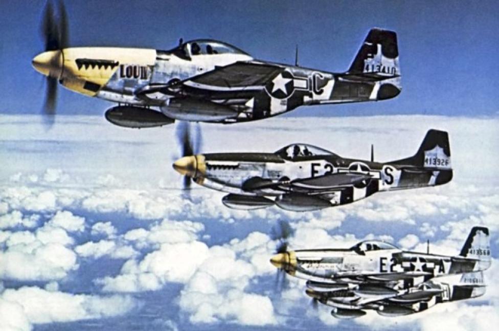 Samoloty P-51 Mustang (fot. USAAF/Wikimedia Commons)