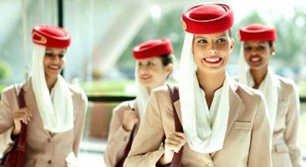 Stewardessy linii Emirates (fot. emirates.com)