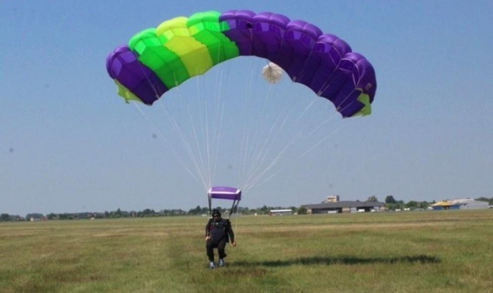 Szkolenie spadochronowe dofinansowane przez MON w Aeroklubie Mieleckim (fot. aeroklub.mielec.pl)