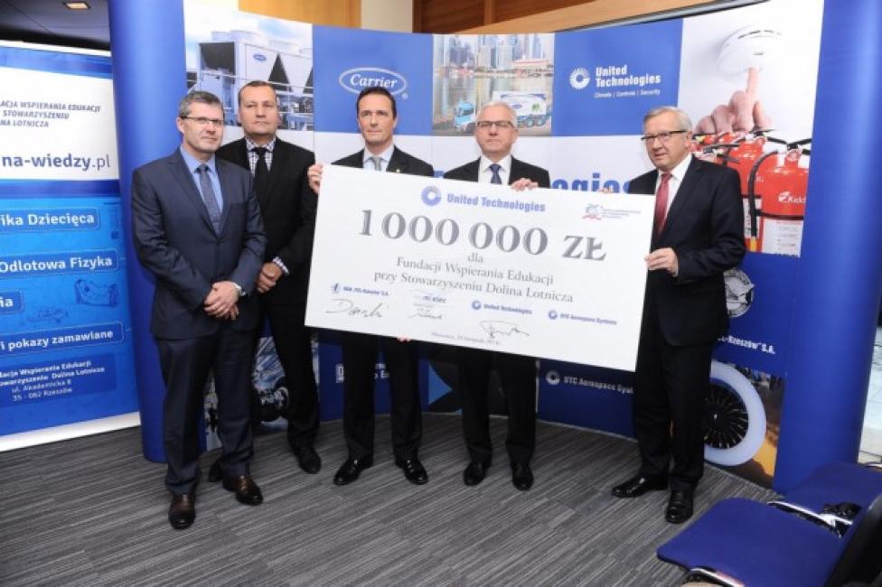 UTC przekazuje milion złotych na rzecz Fundacji Wspierania Edukacji
