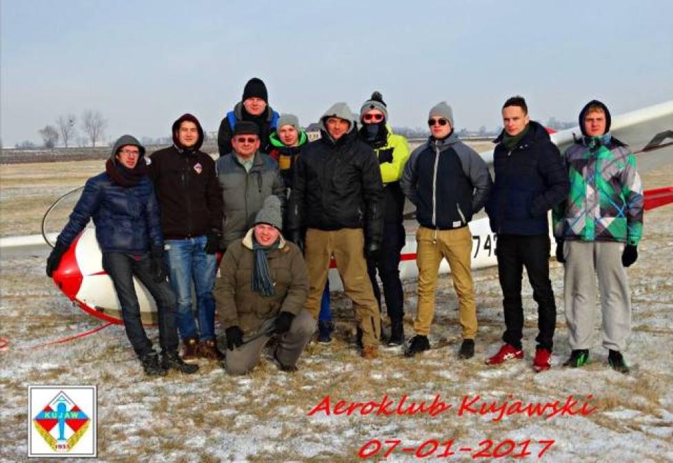 Zawodnicy zawodów na celność lądowania 2017 w Aeroklubie Kujawskim (fot. Robert Komisarczyk)