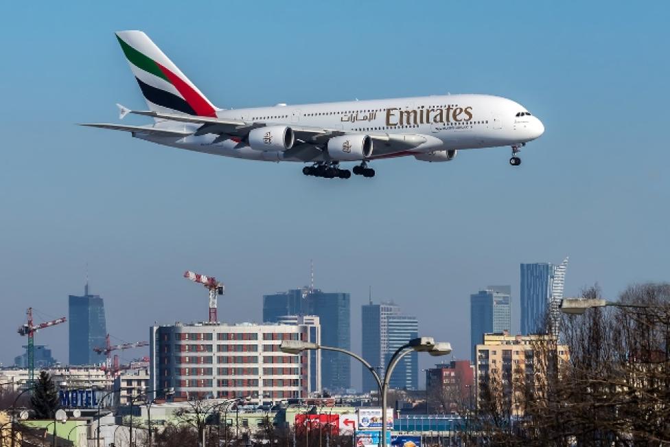 A380 należący do linii Emirates nad Warszawą (fot. Emirates)