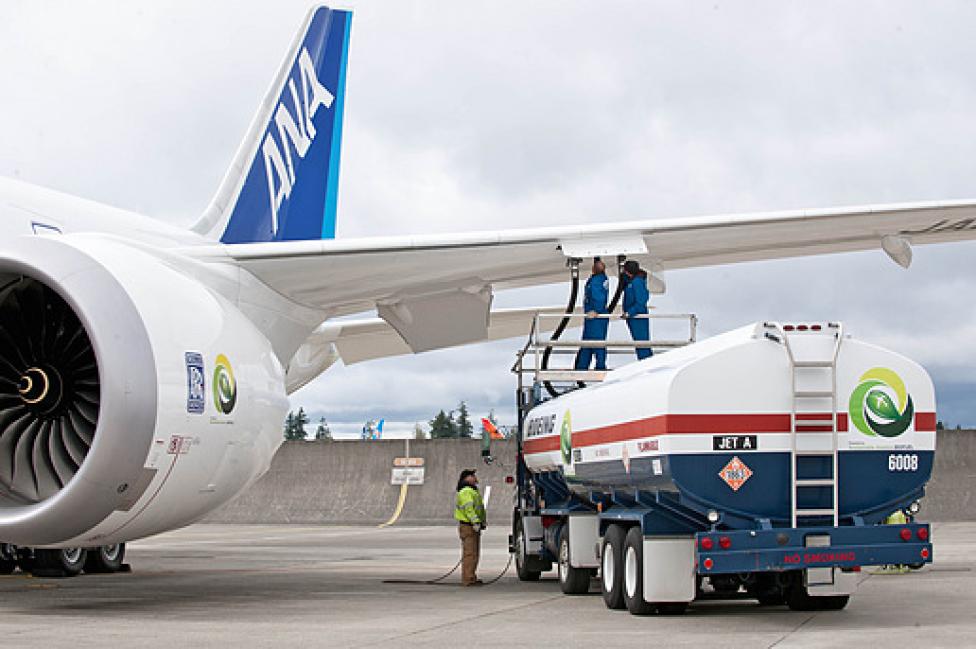 Boeing i Embraer pracują nad biopaliwem (fot. articles.sae.org)