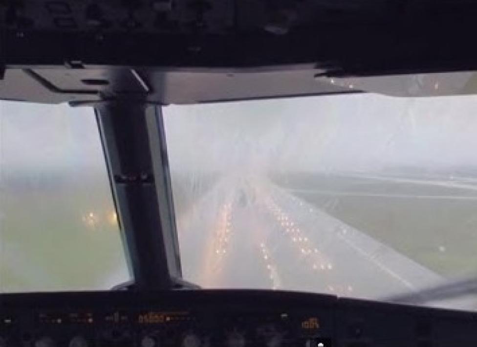 Widok z kokpitu A320, fot. Youtube