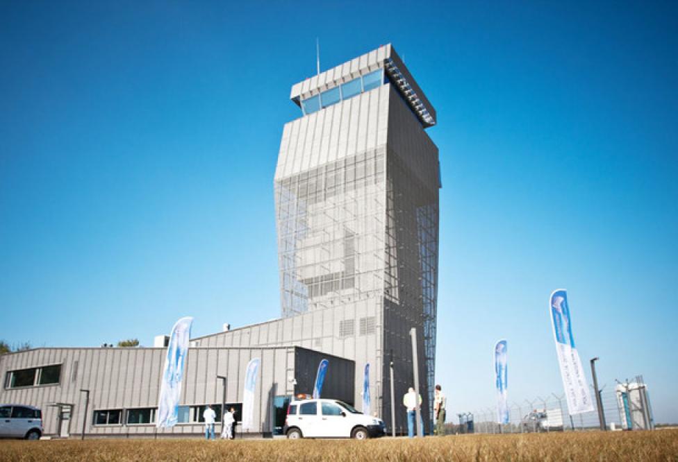 Lotnisko w Łódzi: nowa wieża kontroli ruchu lotniczego, fot. M. Stanik
