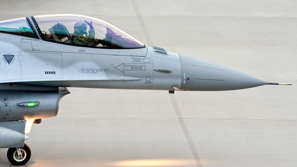 Polski F-16 z bazy w Łasku