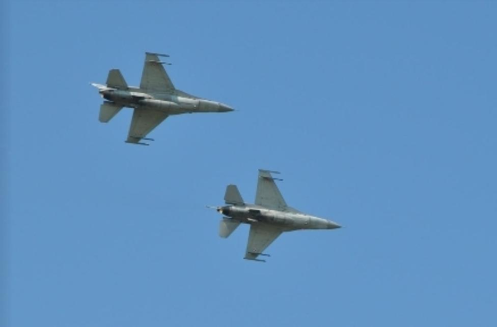 Para samolotów F-16