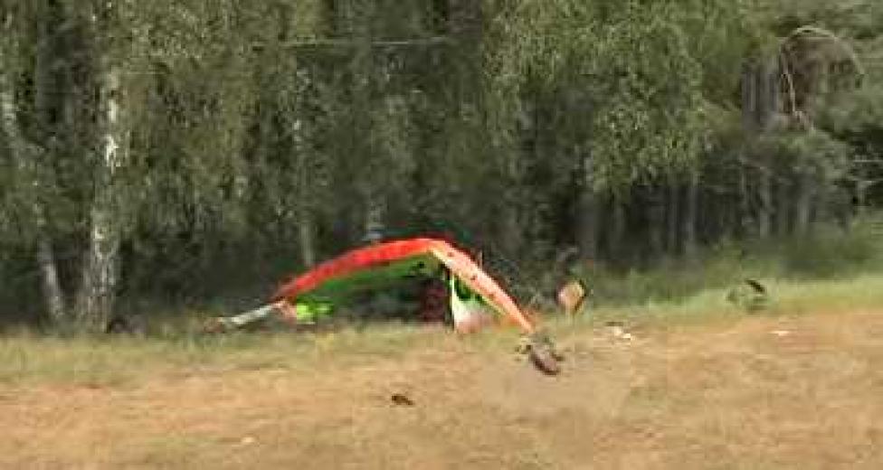 Motolotnia po wypadku/ klatka z relacji filmowej tvn24 z miejsca  zdarzenia