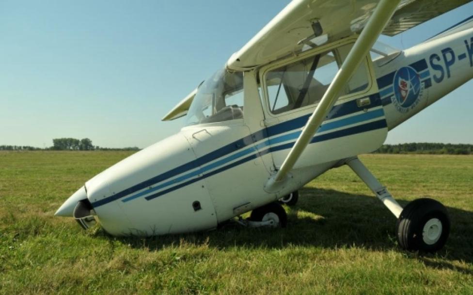 Gwałtowne przyziemienie i uszkodzenie samolotu Cessna F 150M/ fot. PKBWL