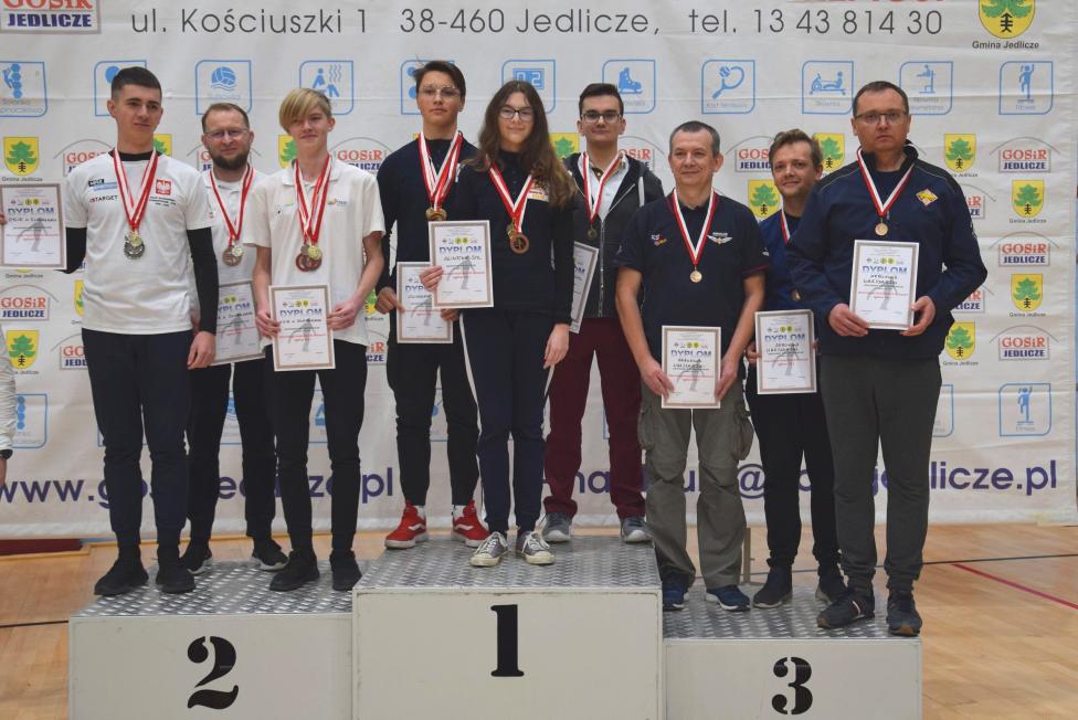 Warszawscy modelarze na podium podczas Mistrzostw Polski w Jedliczu k/Krosna (fot. Aeroklub Warszawski)