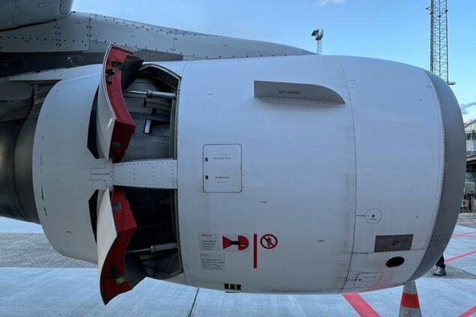 Silnik samolotu pasażerskiego z włączonymi odwracaczami ciągu (fot. Accident Investigation Board Denmark)