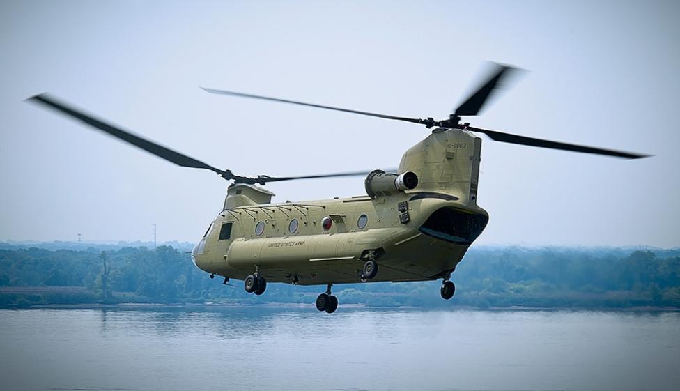 CH-47 Chinook w locie (fot. boeing.com)