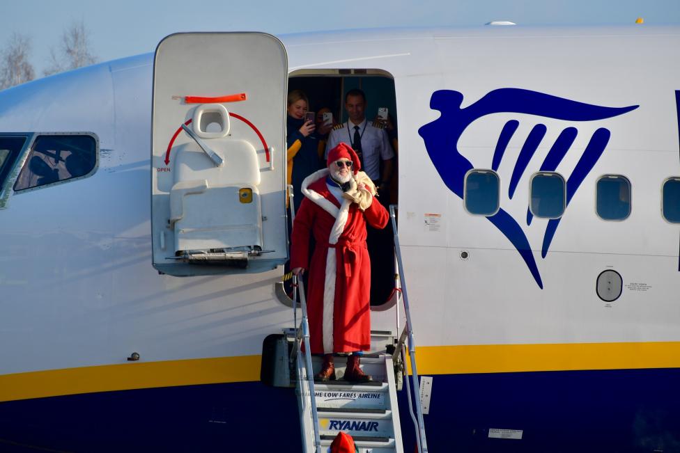 Mikołaj wylądował na łódzkim lotnisku (fot. Piotr Majewski)