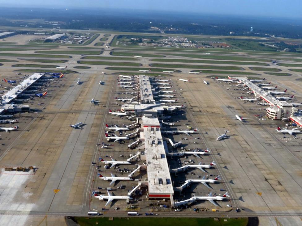 Port lotniczy Atlanta Hartsfield-Jackson (fot. redlegsfan21, CC BY-SA 2.0, Wikimedia Commons)