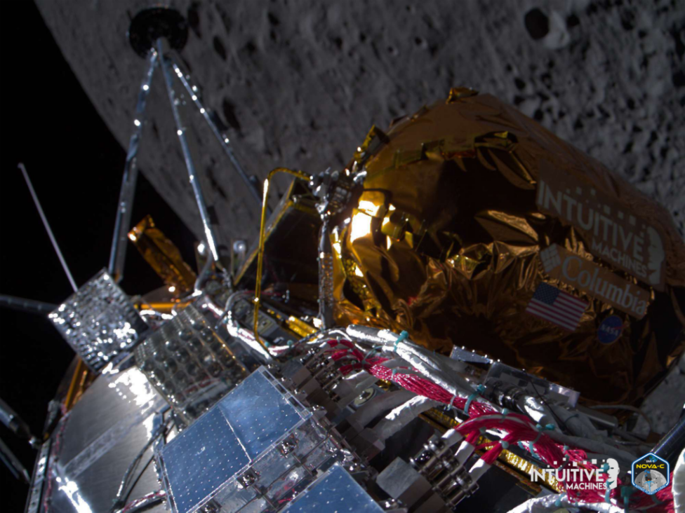 Odyseusz przelatuje nad bliższą stroną Księżyca po wejściu na orbitę Księżyca 21 lutego (fot. Intuitive Machines)