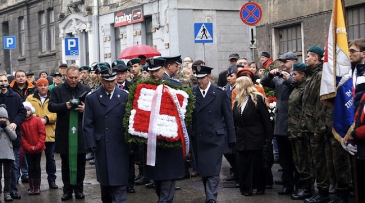 Uroczystość odsłonięcia tablicy upamiętniającej majora pilota Pawła Niemca, fot. Anna Zakrzewska 