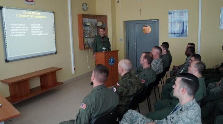 polsko-amerykańskie szkolenie w ramach Aviation Detachment 17-2 (fot. szer. Jakub Stypczyński)