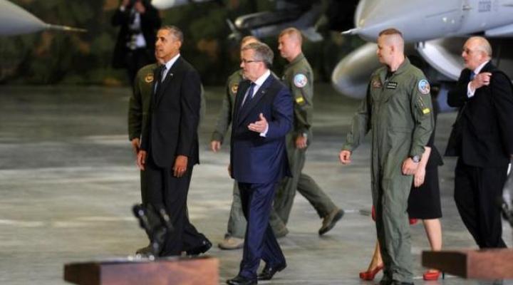 Prezydenci USA i Polski wśród żołnierzy, (fot. Mirosław C. Wójtowicz)
