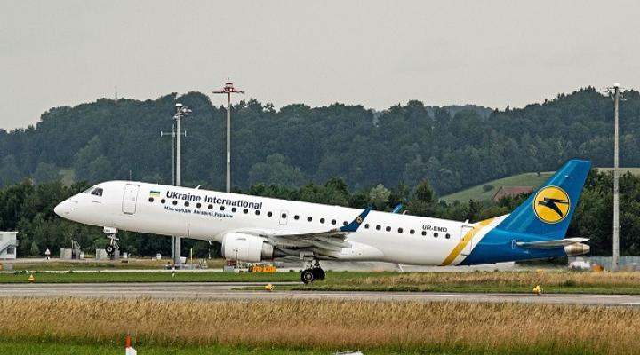 Emb-175 należący do linii Ukraine International Airlines, fot. simpleflying
