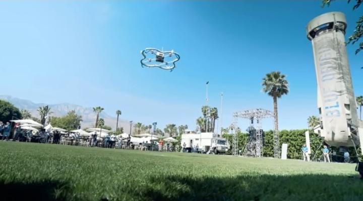 Pierwsza w USA dostawa paczki za pomocą drona firmy Amazon
