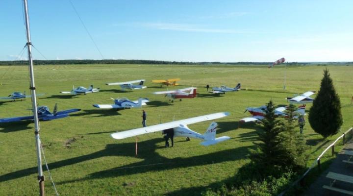 Samoloty na lotnisku Kętrzyn Wilamowo (fot. lotniskoketrzyn.pl)