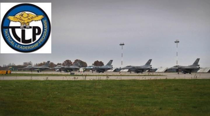 Pięć samolotów wielozadaniowych F-16 (fot. kpt. Krzysztof Nanuś/ 31.BLT)