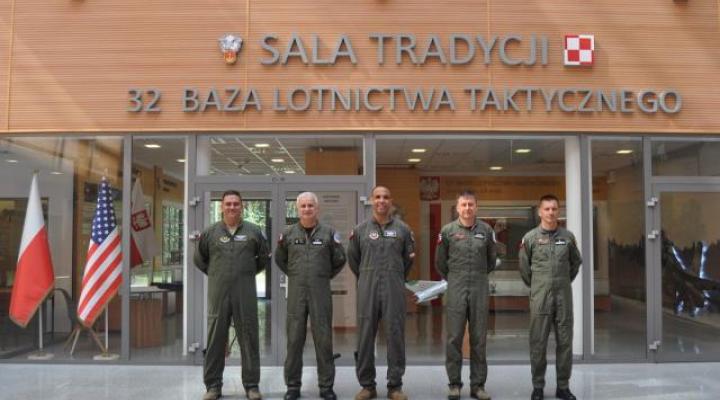 Wizyta Inspektora Sił Powietrznych w 32 Bazie Lotnictwa Taktycznego (fot. kpt. Michał Kolad)